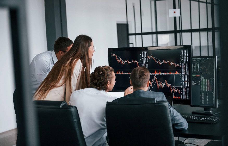 There are a number of factors that affect the currency values and are always fluctuating. Such traders understand how imperative it is to keep abreast with news in currency trading.